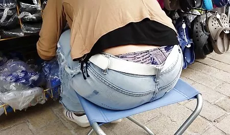Caught mom go old granny handjob to bed and take advantage of the hole